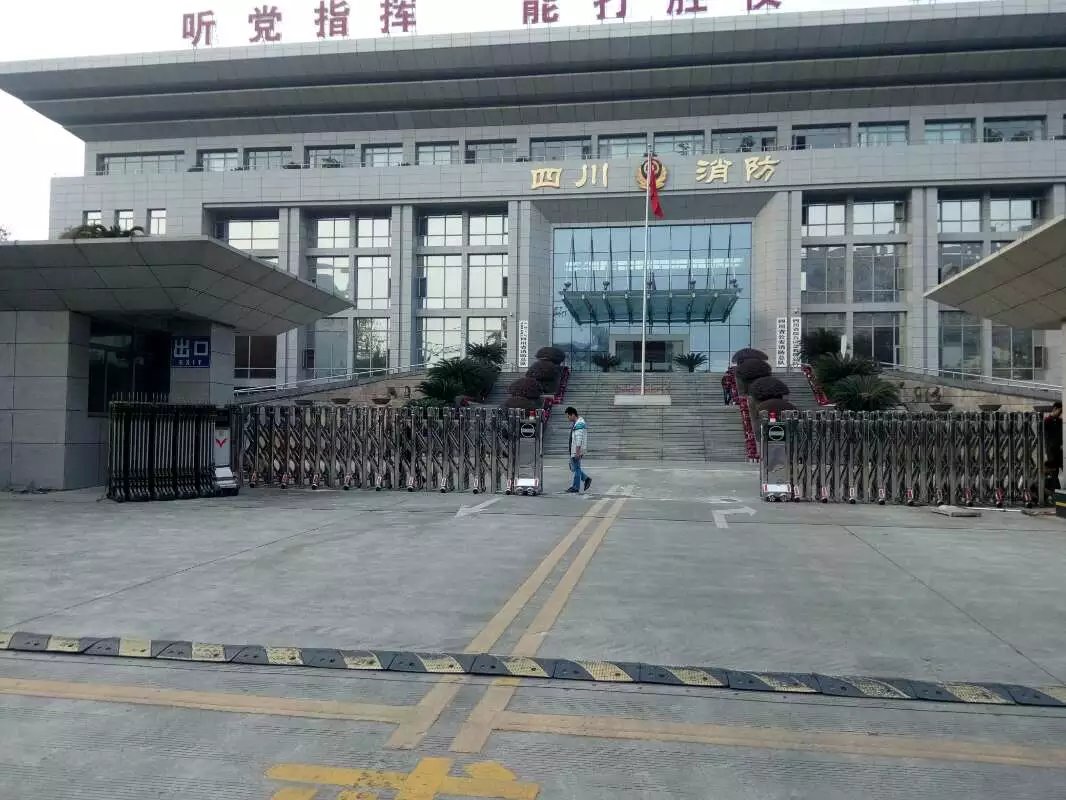 三亚三亚四川消防总队伸缩门
